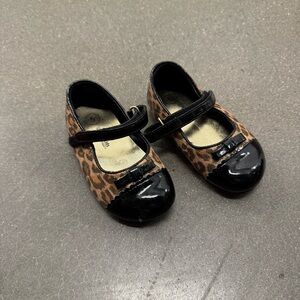 Leopard Print Kids Mary Jane Shoes with Black Accents, size 5